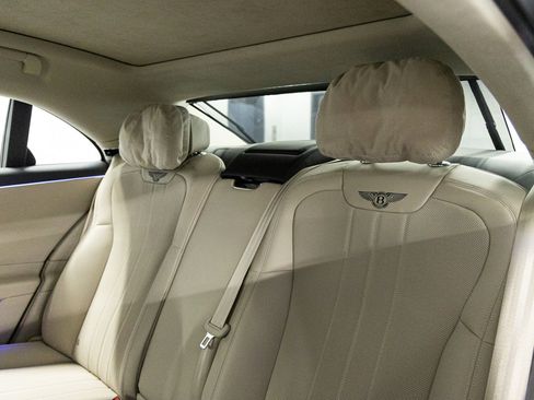 Used 2023 Bentley Flying Spur V8 image 35