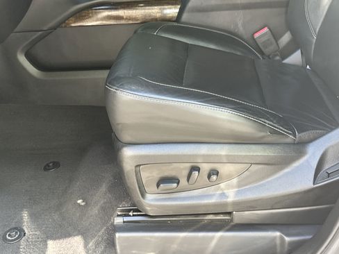 Used 2020 Chevrolet Suburban LT RWD image 10