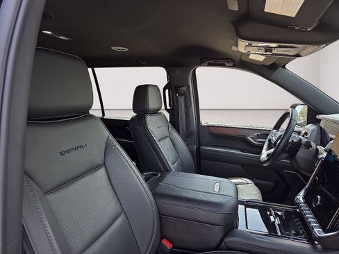 Used 2025 GMC Yukon XL Denali AWD/4WD image 15