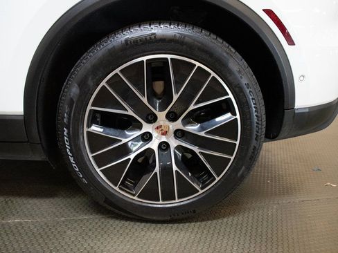 Certified 2025 Porsche Macan 4 Electric AWD/4WD image 14