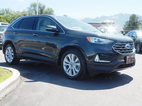 Used 2022 Ford Edge Titanium image 3