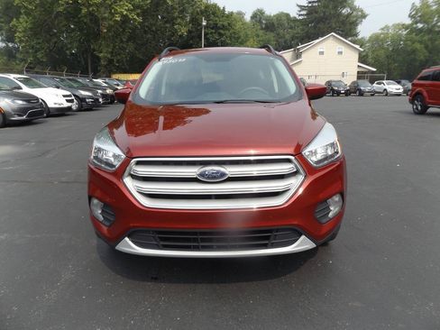 Used 2018 Ford Escape SE w/ SE Sync 3 Package AWD/4WD image 2