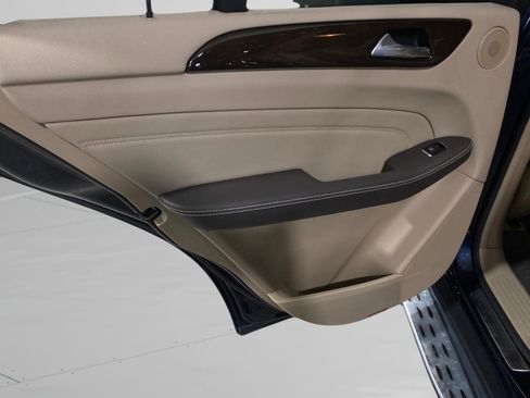 Used 2015 Mercedes-Benz ML 350 4MATIC w/ Premium 1 Package image 12