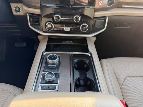 Used 2024 Ford Expedition Limited image 43