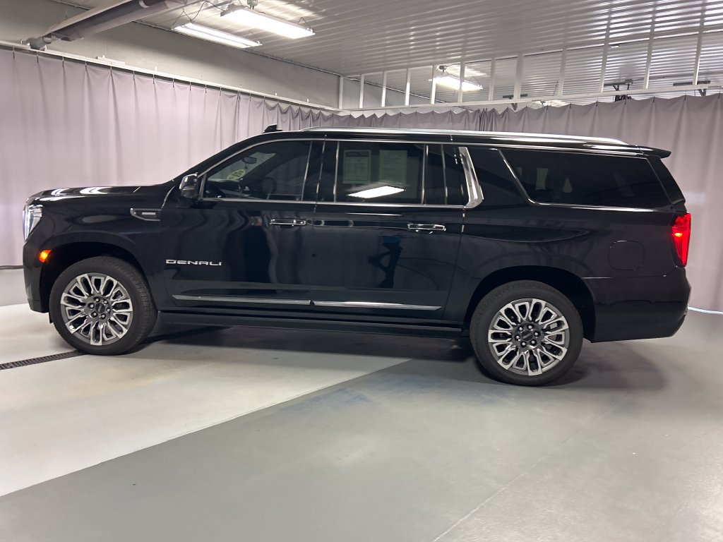 Used 2024 GMC Yukon XL Denali Ultimate AWD/4WD image 4