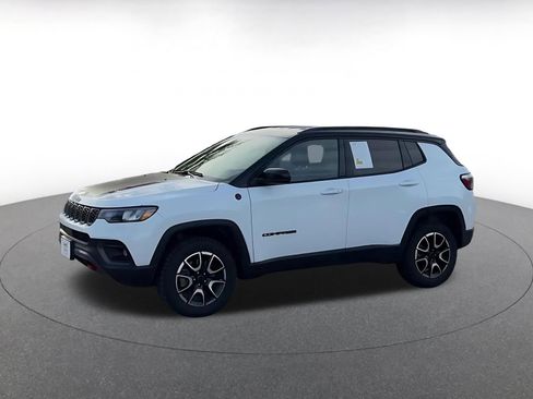 Used 2025 Jeep Compass Trailhawk AWD/4WD image 8