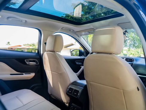 Used 2017 Jaguar F-PACE Premium image 57