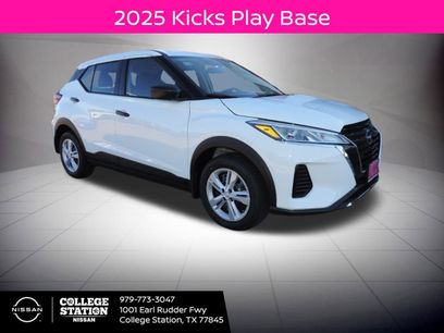 New 2025 Nissan Kicks Play S