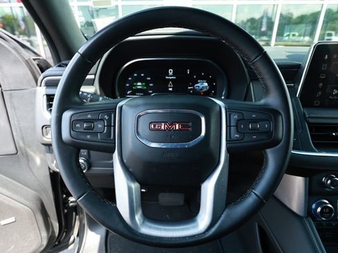 Used 2024 GMC Yukon SLT RWD image 11