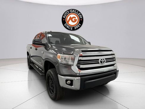 Used 2017 Toyota Tundra SR5 w/ SR5 Upgrade Package AWD/4WD image 1