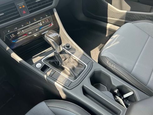 Used 2025 Volkswagen Jetta SE w/ Sunroof Package image 46