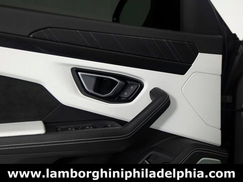 Used 2022 Lamborghini Urus AWD/4WD image 12