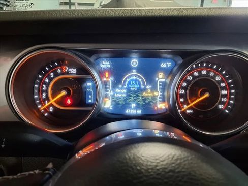 Used 2019 Jeep Wrangler Unlimited Sahara w/ Uconnect 4C Nav & Sound Group AWD/4WD image 28