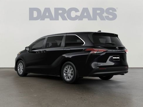 New 2026 Toyota Sienna LE FWD image 12