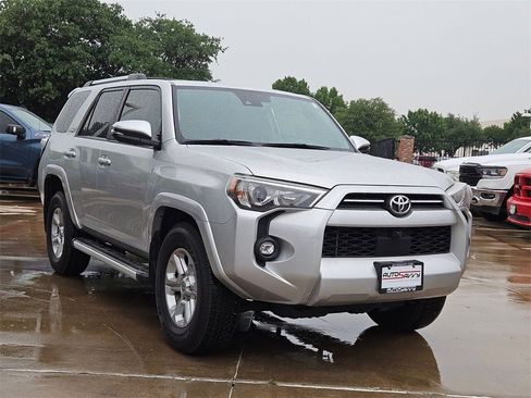 Used 2022 Toyota 4Runner SR5 Premium image 2