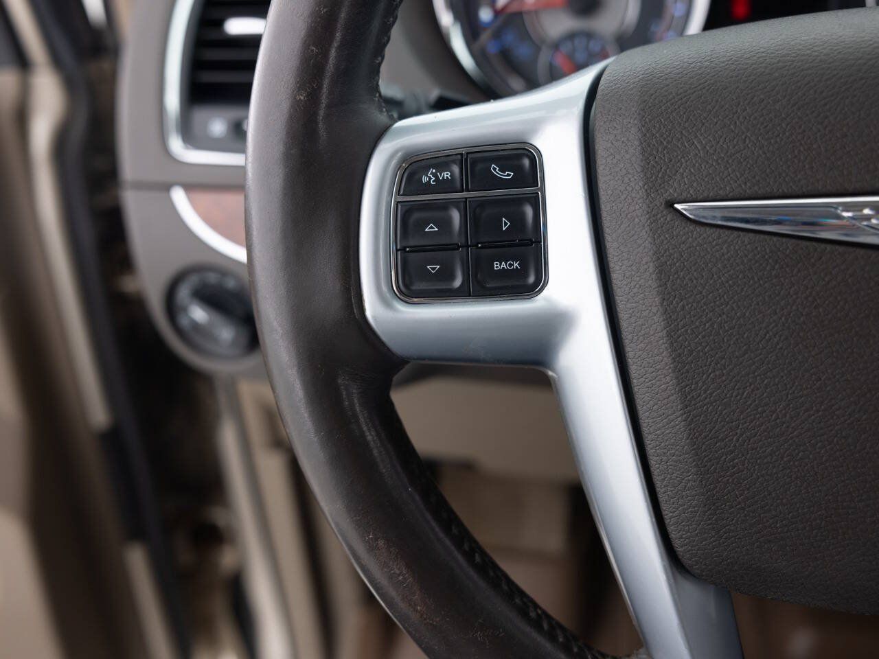 Used 2012 Chrysler Town & Country Touring-L w/ Entertainment Group #2 FWD image 39