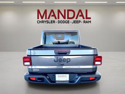 Used 2025 Jeep Gladiator Nighthawk image 7