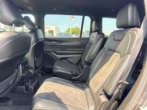Used 2023 Jeep Grand Cherokee L Laredo RWD image 11