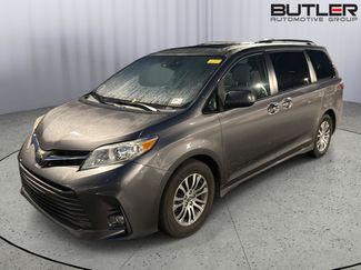 Used 2019 Toyota Sienna XLE FWD video 1