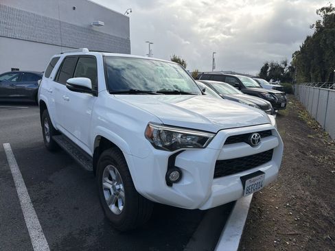Used 2018 Toyota 4Runner SR5 Premium image 2