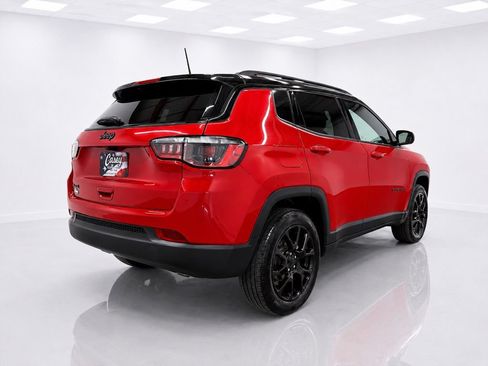 Used 2023 Jeep Compass Latitude w/ Sun and Sound Group AWD/4WD image 7