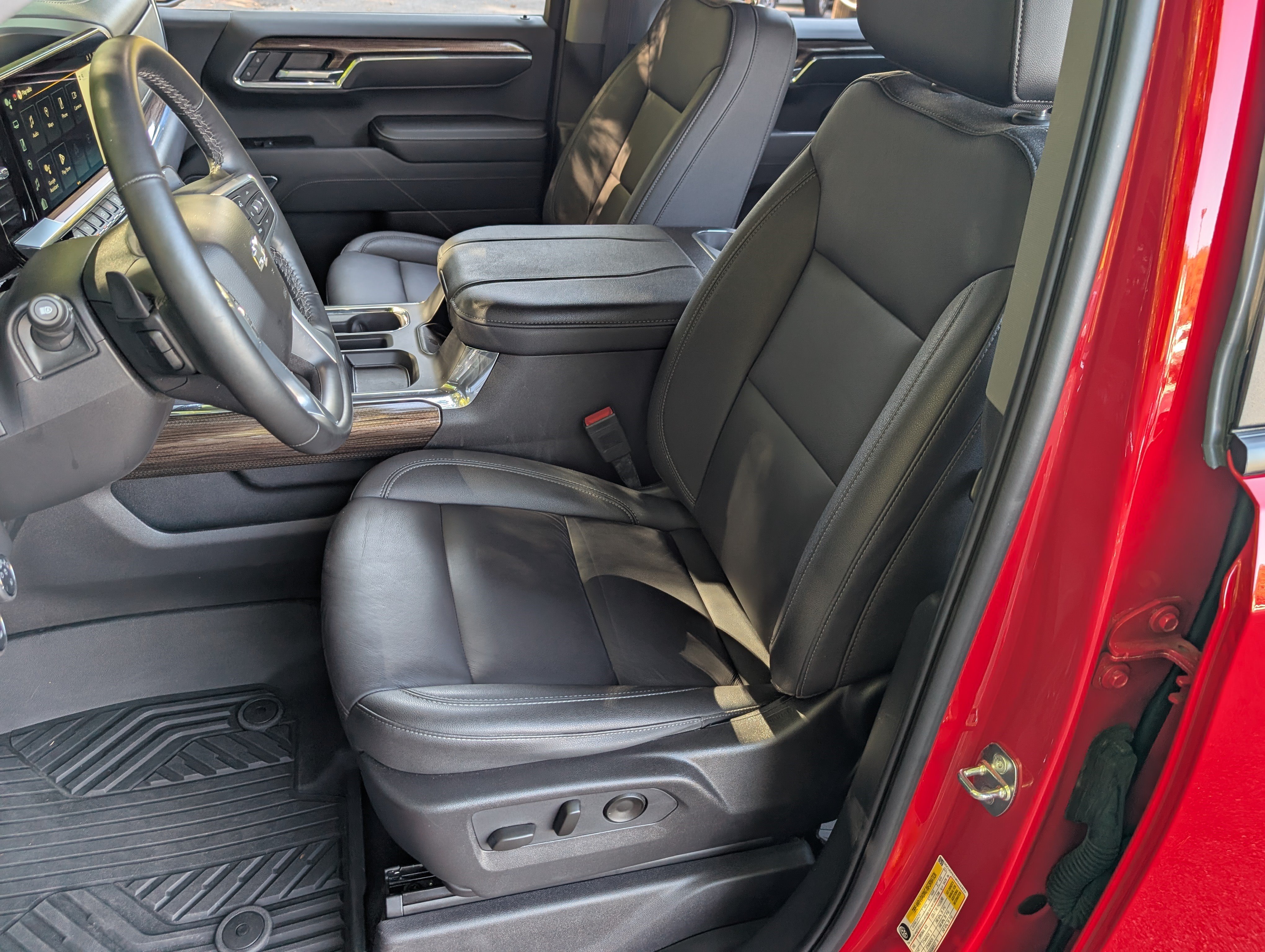 Used 2024 Chevrolet Silverado 1500 LT Trail Boss w/ LT Trail Boss Premium Package AWD/4WD image 16