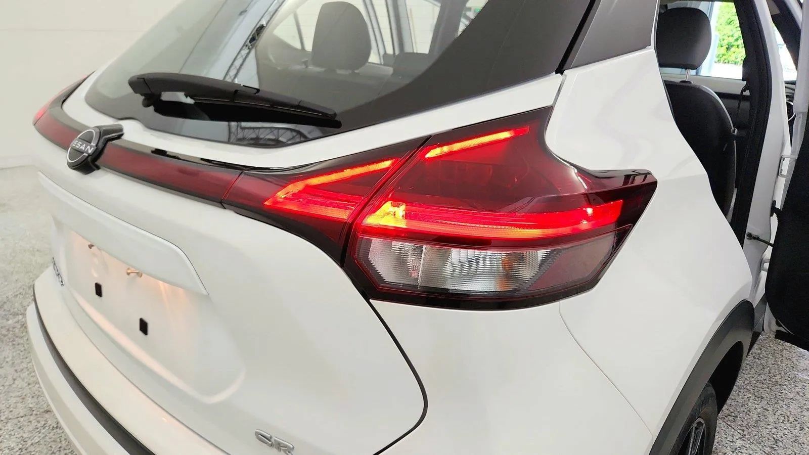 Used 2024 Nissan Kicks SR w/ SR Premium Package FWD image 34