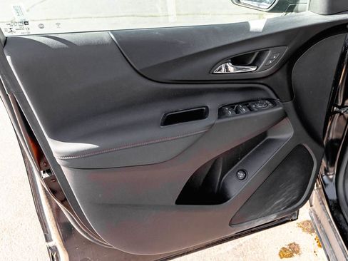 Used 2022 Chevrolet Equinox RS FWD image 9