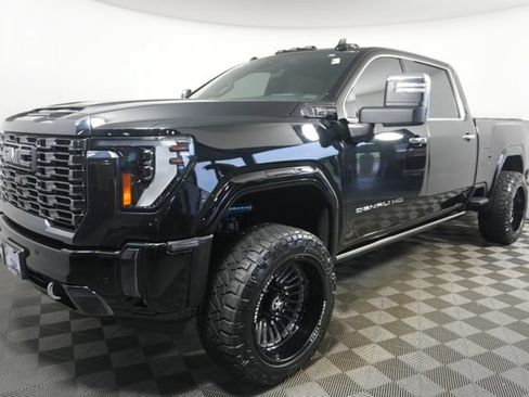 Used 2024 GMC Sierra 2500 Denali Ultimate AWD/4WD image 7