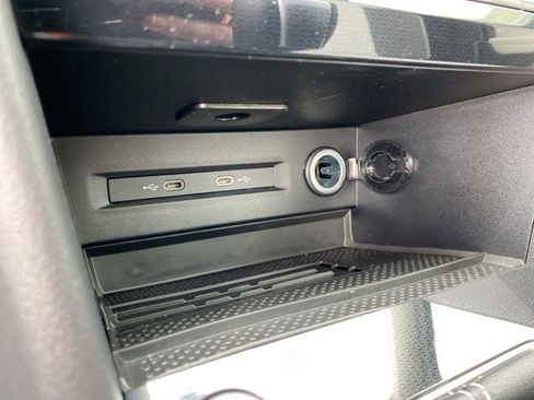 New 2025 Volkswagen Taos SE image 44