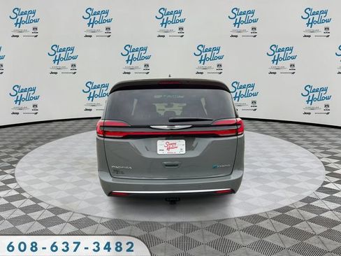 Used 2023 Chrysler Pacifica Pinnacle FWD image 6