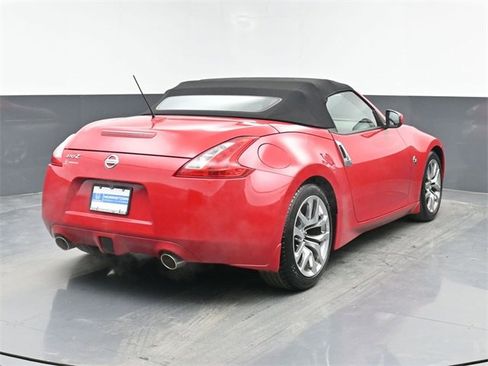 Used 2010 Nissan 370Z Touring image 10