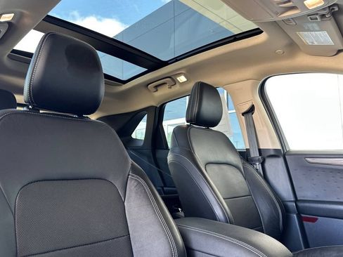 Used 2020 Ford Escape Titanium AWD/4WD image 17