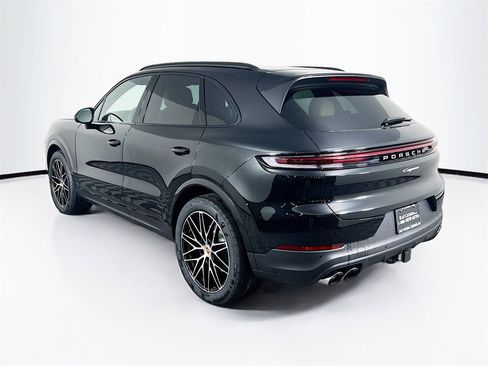 New 2026 Porsche Cayenne Base image 3