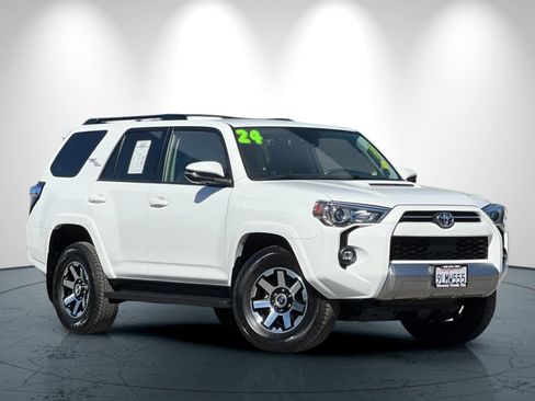 Used 2024 Toyota 4Runner TRD Off-Road Premium AWD/4WD image 2