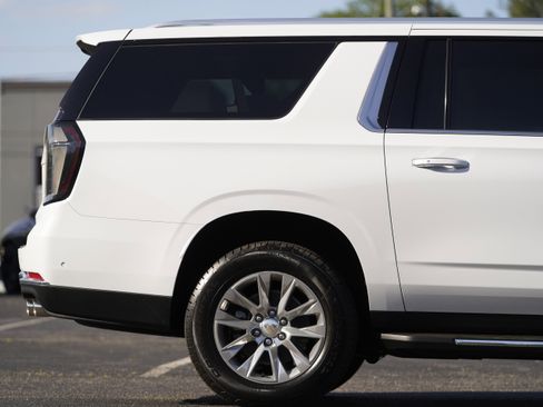 New 2026 Chevrolet Suburban Premier RWD image 6