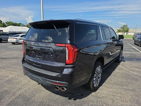 Used 2023 GMC Yukon XL Denali Ultimate AWD/4WD image 4