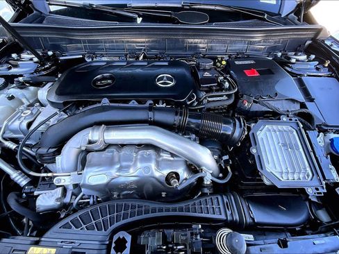 Used 2025 Mercedes-Benz GLB 250 image 31