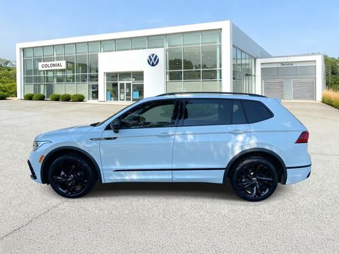Used 2024 Volkswagen Tiguan SE R-Line AWD/4WD image 2