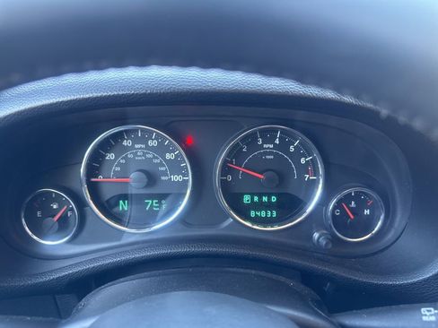 Used 2013 Jeep Wrangler Unlimited Sahara w/ Connectivity Group image 10