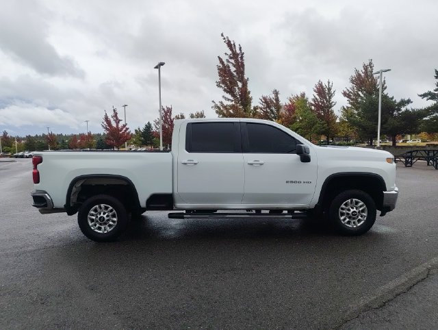 Used 2022 Chevrolet Silverado 2500 LT AWD/4WD image 2