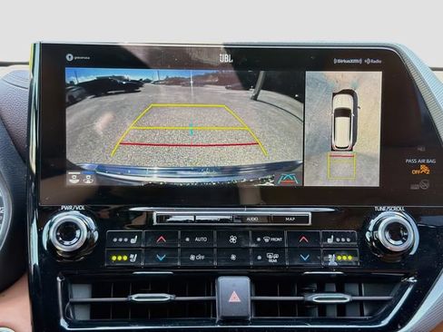 Used 2020 Toyota Highlander Platinum FWD image 35