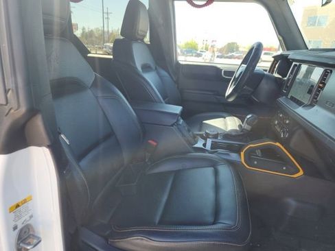 Used 2024 Ford Bronco Badlands image 2
