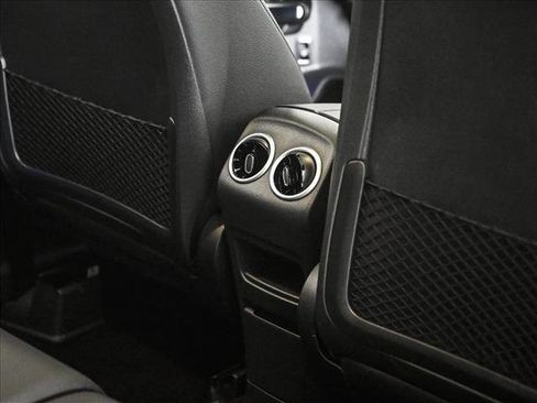 Used 2025 Mercedes-Benz GLB 250 4MATIC image 19