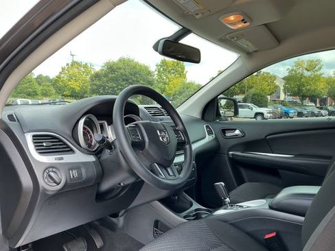 Used 2020 Dodge Journey SE FWD image 16