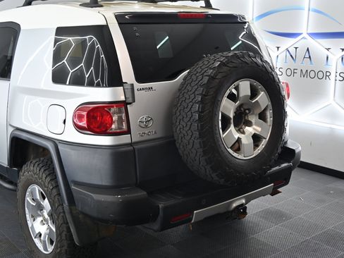 Used 2007 Toyota FJ Cruiser 4WD image 11