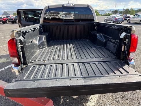 Used 2019 Toyota Tacoma SR5 AWD/4WD image 25