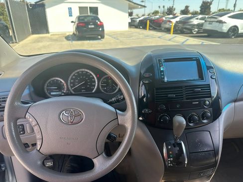 Used 2005 Toyota Sienna LE w/ LE Pkg 3 FWD image 26