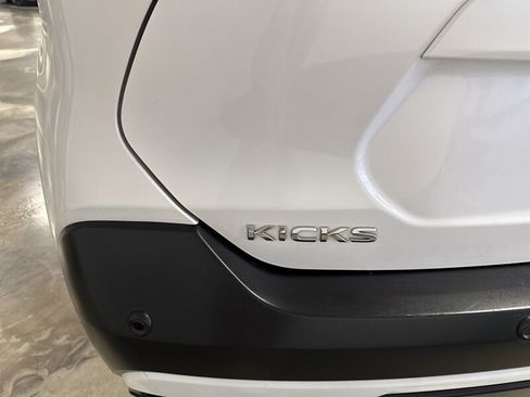 Used 2020 Nissan Kicks SR FWD image 12