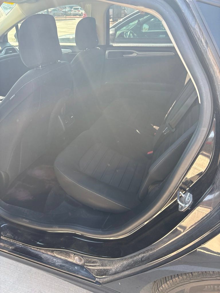 Used 2020 Ford Fusion SE FWD image 16
